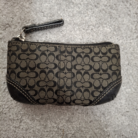 Coach SoHo Black & Gray Signature Coin Purse EUC - Picture 2 of 5